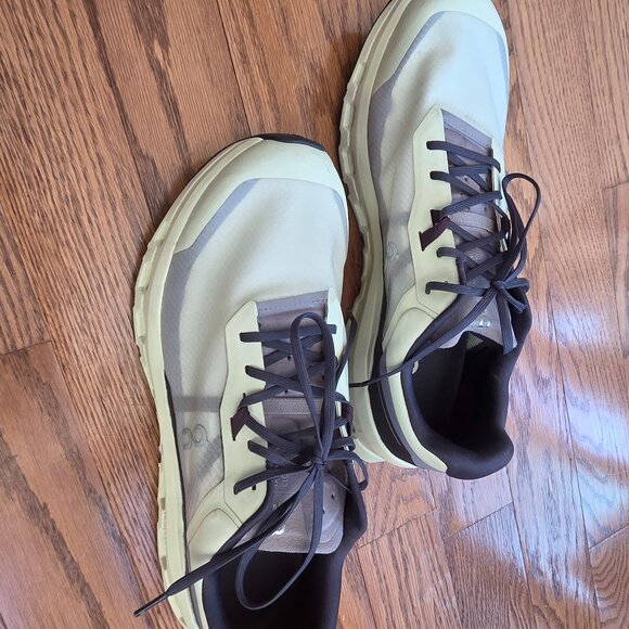On Cloudvista Mens Running/Trail Shoe - Rare Color - Picture 1 of 5